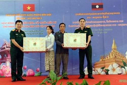 Thầy thuốc quân y nối tình hữu nghị nơi biên giới Việt-Lào - Bài 1: Những thầy thuốc áo lính hết lòng vì sức khỏe nhân dân