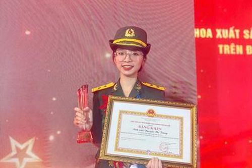 Nữ thủ khoa Học viện Quân y: Tỏa sáng với nghị lực và đam mê