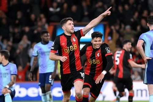 Bournemouth trừng phạt 10 người Arsenal sau khi William Saliba bị đuổi khỏi sân