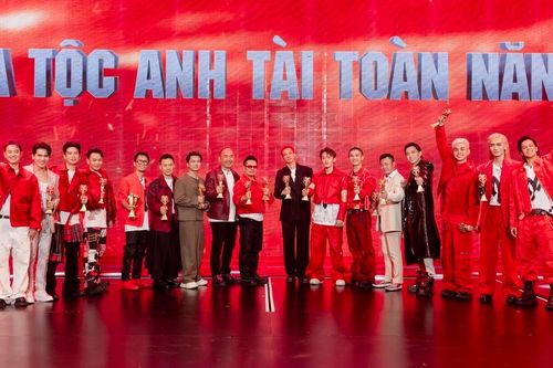 Cường Seven trở thành Thủ lĩnh 'Gia tộc Anh tài Toàn năng' gồm 17 anh tài