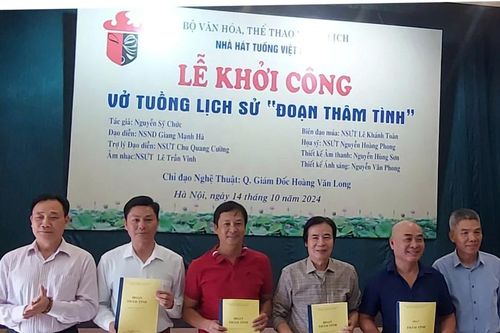 Chuyện về Nhậm - Chỉnh lên sân khấu tuồng