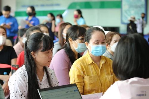 Trao 2.010 suất tầm soát ung thư cho phụ nữ khó khăn