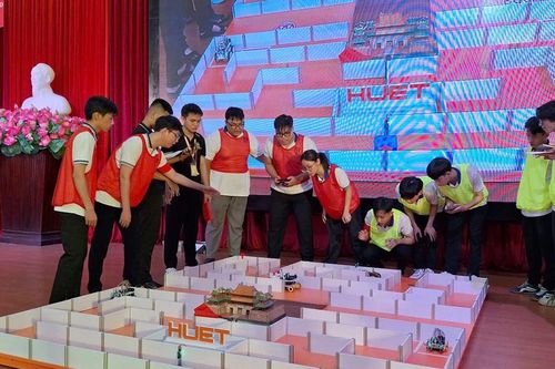 Sôi động cuộc thi Robocon khám phá Hoàng Thành tại Huế