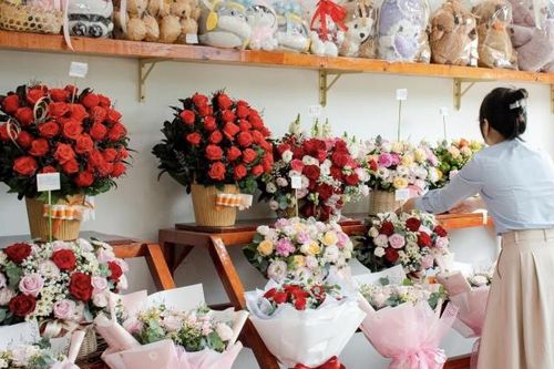 Giá hoa tươi 'nóng' dần trong ngày lễ 20/10