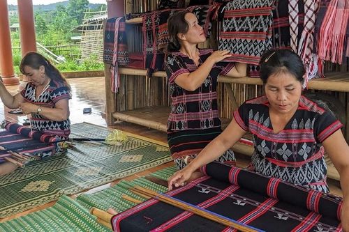 Nâng cao vai trò làm chủ kinh tế của phụ nữ dân tộc thiểu số