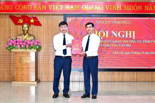 Bản tin 8H: Điều động, chỉ định Phó Chủ tịch HĐND tỉnh giữ chức Bí thư Thành ủy