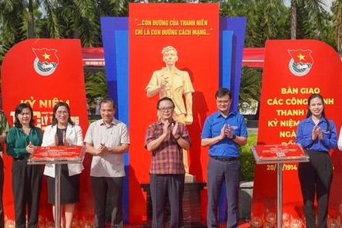 Trao tặng công trình thanh niên tại Khu tưởng niệm anh Lý Tự Trọng