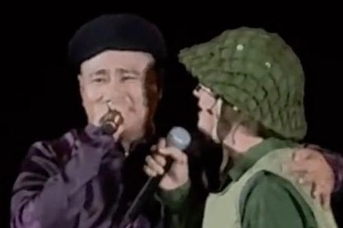 Nghe NSND Tự Long hát chầu văn, Thanh Duy hát cải lương 'đáp trả'