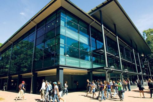 Một đại học Australia xem xét dừng nhận học sinh 5 tỉnh của Việt Nam