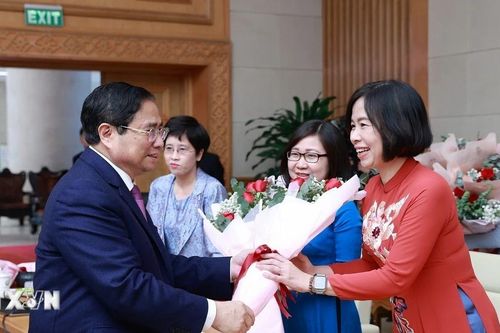 Phụ nữ Việt Nam chủ động, sáng tạo, tự tin tỏa sáng trong thời đại mới