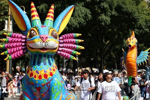 Rực rỡ lễ diễu hành mô hình Alebrijes tại thủ đô Mexico
