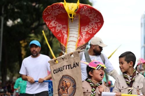 Ấn tượng lễ diễu hành mô hình Alebrijes tại Thủ đô Mexico City