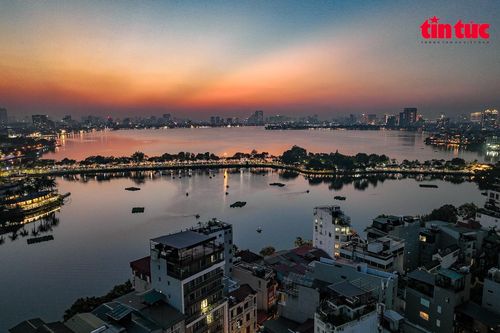 Ảnh 360 độ: Đắm chìm trong hoàng hôn quyến rũ của Hồ Tây tháng 10