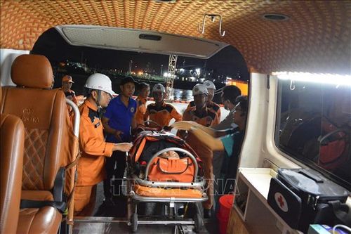 Cấp cứu kịp thời thuyền viên tàu AMIS STAR đột quỵ trên biển