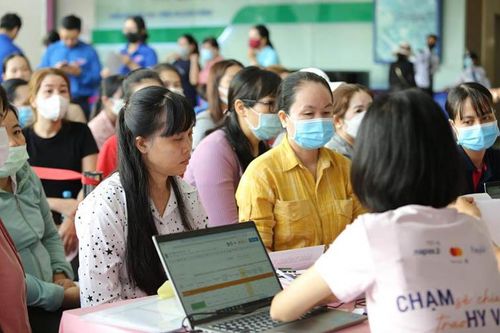 Hỗ trợ phụ nữ khó khăn tầm soát ung thư