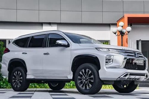 Mitsubishi Pajero Sport giảm giá hơn 170 triệu đồng tại Việt Nam, sẵn sàng 'ăn thua đủ' với Ford Everest