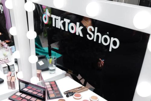 TikTok kết nối nhà sáng tạo với nhà sản xuất, giúp KOL bán sản phẩm riêng
