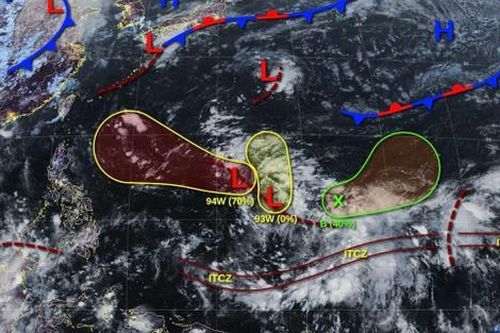 Áp thấp 'chồng' áp thấp gần Philippines, nguy cơ hợp nhất thành bão