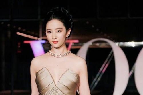 Sau Triệu Lệ Dĩnh, đến lượt Lưu Diệc Phi bị Dương Mịch cô lập?