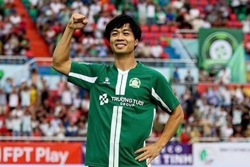 Vì sao Công Phượng bị thay ra sớm?