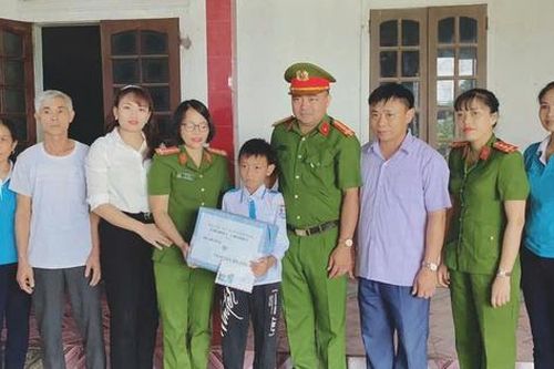 'Mong người bố nhìn vào con để phấn đấu cải tạo tốt'