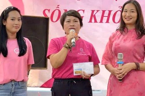 Nâng cao nhận thức về ung thư vú với 'Tháng 10 Hồng - Sống khỏe, sống đẹp'