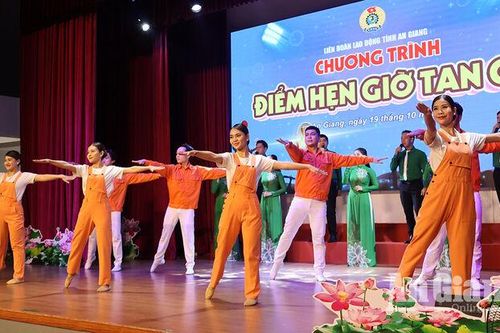 'Điểm hẹn giờ tan ca' - sân chơi mới của công nhân lao động