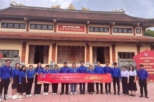 Giáo dục truyền thống qua 'Hành trình theo dấu chân người anh hùng Lý Tự Trọng'