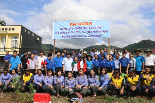 Ngành Đường sắt triển khai mô hình 'đoạn đường ông cháu cùng chăm'