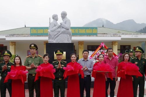 Khánh thành tượng đài 'Bác Hồ với chiến sĩ biên phòng' trên vùng cao Tả Gia Khâu