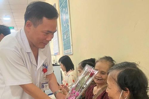 Gần 50 suất quà dành tặng nữ bệnh nhân Ngày Phụ nữ Việt Nam (20/10)