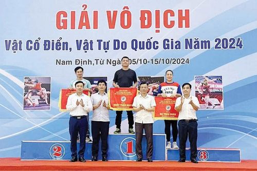 Đấu vật nữ thêm một năm bội thu