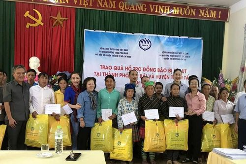 Yên Bái: Trao tặng hơn 200 triệu đồng cho người dân bị thiệt hại bởi bão lũ và hộ gia đình đặc biệt khó khăn