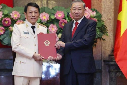 Bộ trưởng Bộ Công an Lương Tam Quang, Tổng Tham mưu trưởng Nguyễn Tân Cương được thăng cấp bậc hàm Đại tướng