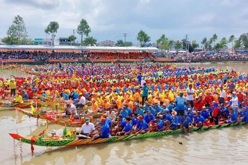 Gần 60 đội ghe Ngo tham gia lễ hội Oóc Om Bóc ở Sóc Trăng