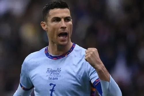 Cristiano Ronaldo là cầu thủ nhận lương cao nhất thế giới