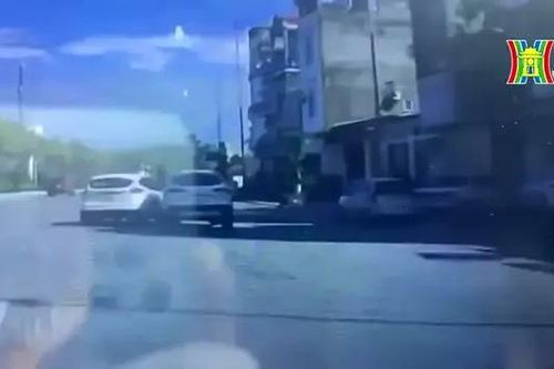 Ô tô con cố ý tạt đầu gây tai nạn nghiêm trọng