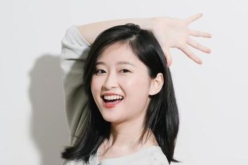 Mỹ nhân của phim 'Em và Trịnh' hát Diễm xưa, khoe nhan sắc trong veo