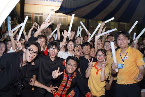 Bùng nổ đêm nhạc chào tân sinh viên Đại học Lao động - Xã hội