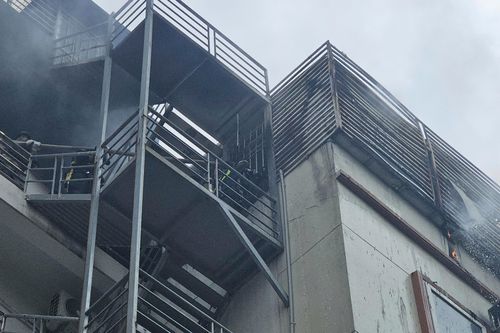 Xử lý nhanh đám cháy trong căn nhà cao tầng