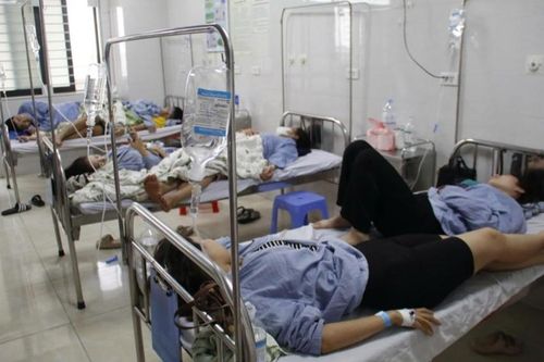 Bắc Giang: hàng loạt công nhân nhập viện sau tiệc liên hoan 20/10