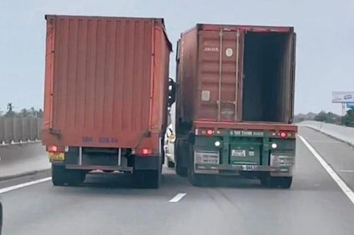 Xe container rượt đuổi xe tải, lạng lách trên cao tốc TP Hồ Chí Minh-Trung Lương