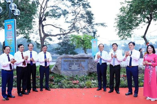 Chào tuần mới: Từ hồ Thiền Quang tới công viên Thống Nhất