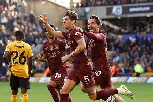 Tại sao bàn thắng muộn gây tranh cãi của Man City được tính hợp lệ?