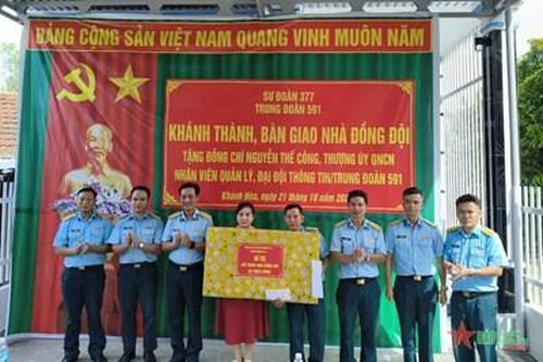 Trung đoàn 591 trao 'Nhà đồng đội' tặng gia đình Thượng úy QNCN Nguyễn Thế Công