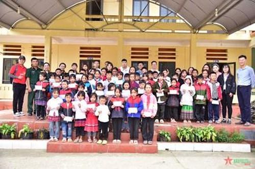 Tấm lòng người miền Tây với đồng bào Lào Cai
