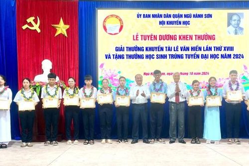 Trao Giải thưởng khuyến tài Lê Văn Hiến cho 58 học sinh, sinh viên