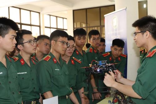 Tạo thế cạnh tranh trong phát triển công nghệ cao