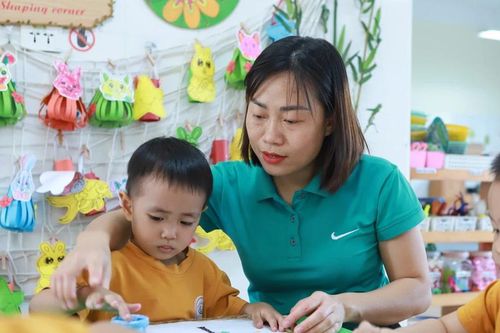 Vai trò của phụ nữ với giáo dục: Vượt khó để yêu nghề, mến trẻ