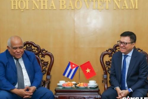 Chủ tịch Hội Nhà báo Việt Nam tiếp xã giao đoàn Đại sứ Cuba